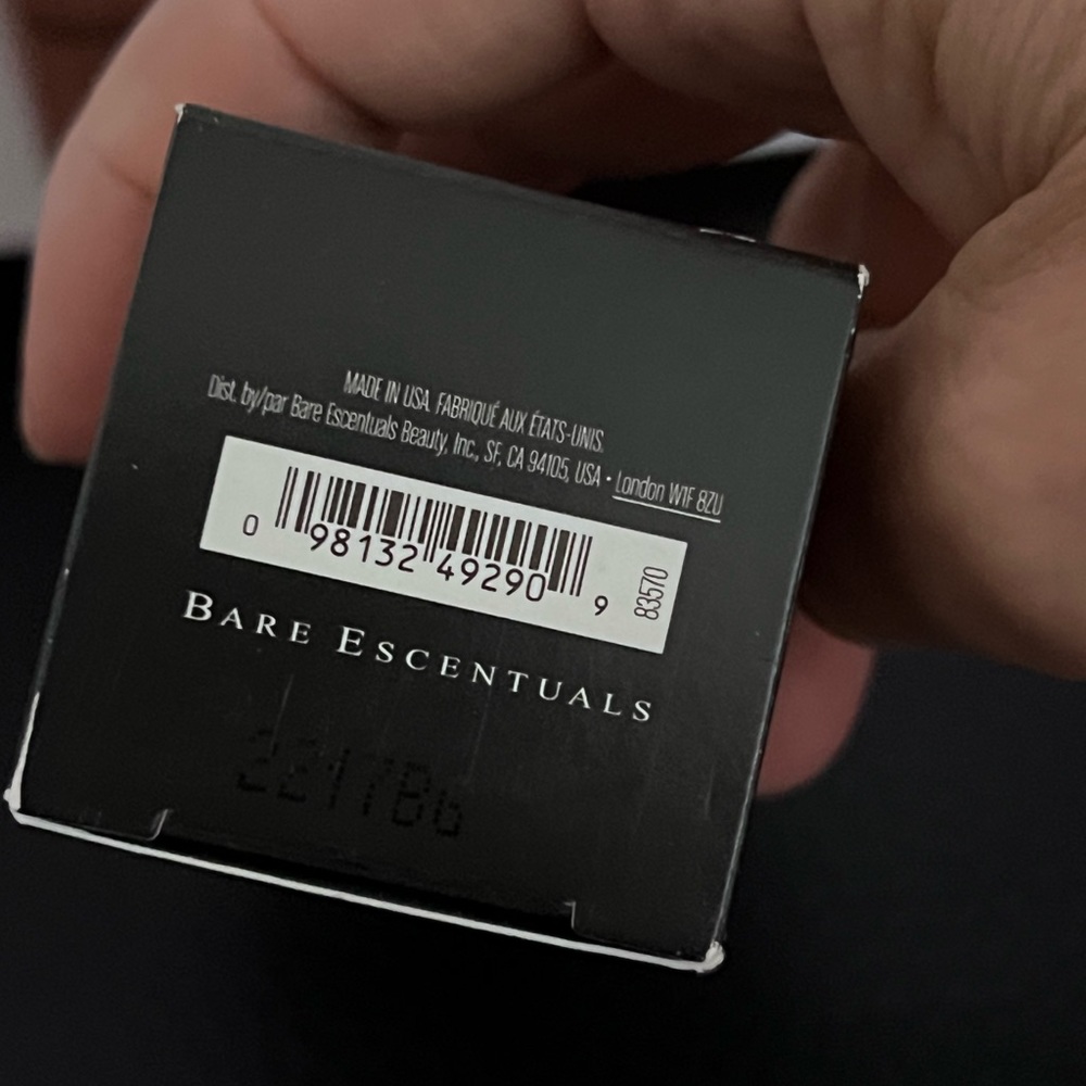 bareMinerals BarePro Performance Wear Liquid Foundation SPF20 Truffle 29 - Picture 5 of 6